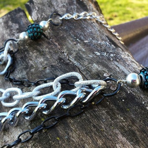 Collar - Cadenas en capas con cuentas de cadena azules