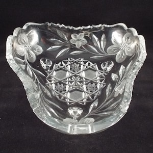 Triangular Footed Fruit Bowl, Studio Glass, Candy Dish, Bon bon dish, Triangle, Vintage Glass, Vintage Serving
