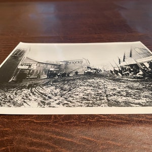アンティーク ユーコン クロンダイク ゴールド ラッシュの白黒写真「Dyea - Trail Street 1898 #359」 ユーコン大学アーカイブ