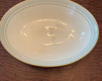 Royal Doulton Berkshire Made in England Serving Bowl - Oblong