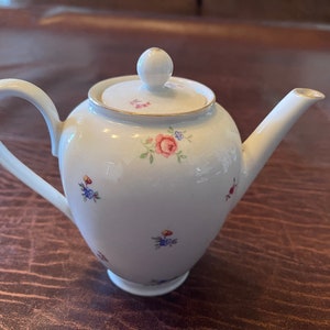 小さなティーポットまたはチョコレートポット、白、可愛らしい花付き、Z & Co Tirschenreuth Bavaria
