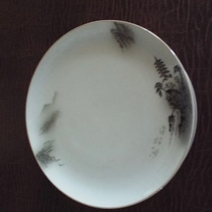 Round Dinner Plate 10.25&quot; Fukagawa Arita porcelain black and White Pagoda Design