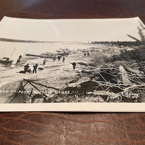 Ancienne photo en noir et blanc de la ruée vers l'or du Klondike du Yukon « Tagish a NW post 169 » Archives de l'Université du Yukon