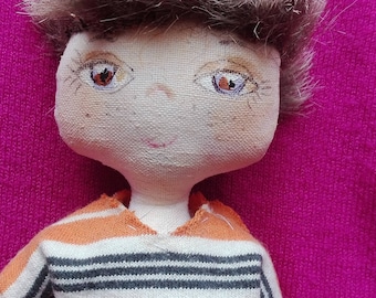 Boy Rag Doll-muñeca textil Muñeca hecha a mano Muñeca de trapo Muñeca de tela hecha a mano