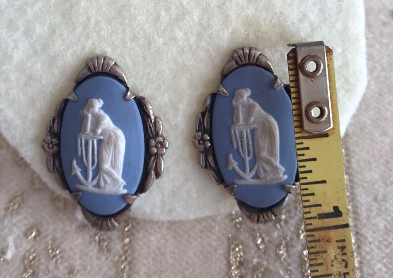 Antique 1920/'s sterling silver WedgeWood porcelain intaglio screw back earrings In fantastic condition ready to wear out Subtle patina