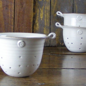 White colander - Berry Bowl