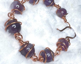 Bracelet en perles d'améthyste violet enveloppé de fil de cuivre, esthétique fille terreuse, pierre de naissance de février, cadeau pour Verseau, cadeau pour poissons