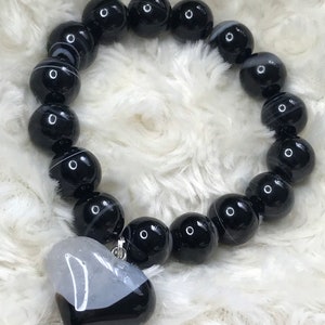 Sardonyx heart beaded bracelet, Mother’s Day gift, black stretch bracelet, gemstone bracelet