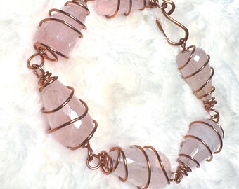 Bracelet de perles de cuivre et de quartz rose - Bijoux terreux faits main, cadeau bohème pour elle, grande taille, chakra du coeur, tons terre riches, esthétique