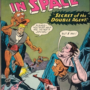 Może przedstawiać: Okładka komiksu "Mystery in Space" z motywem science fiction. Ilustracja przedstawia blondwłosego mężczyznę w szarym stroju, czerwony pistolet na promienie i obce postacie. Tekst zawiera "Secret of the Double Agent!"