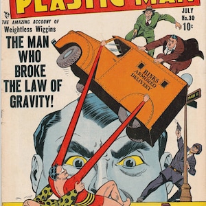 Può includere: Una copertina di fumetto con un supereroe chiamato Plastic Man. L'illustrazione della copertina mostra Plastic Man che tiene in alto un camion con le sue braccia elastiche. Il testo sulla copertina recita "Plastic Man" e "L'uomo che ha infranto la legge di gravità!"