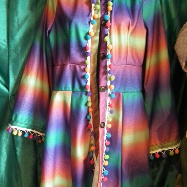 manteau de lutin festi multicolore fait à la main-capuche pointue de lutin-avec pompons 38/40 "buste. long 38", bouton devant