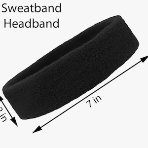 Puede incluir: Diadema negra para el sudor, de aproximadamente 17,8 cm de largo y 5,1 cm de ancho. El texto "Sweatband Headband" est&aacute; en la parte superior. Esta diadema absorbente est&aacute; dise&ntilde;ada para evitar que el sudor entre en los ojos.