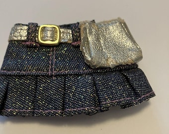 Bratz-Puppe Jeans-Minirock mit Glitzer, goldener Gürteltasche