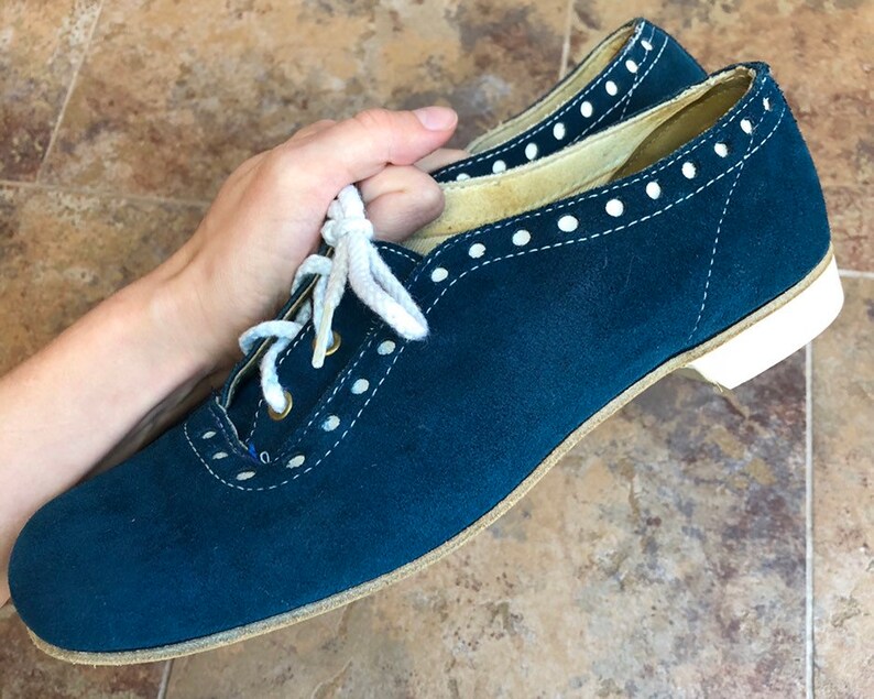 Vintage 1970s 70s Women/'s Blue White Polka Dot Suede Tie Up Shoes!