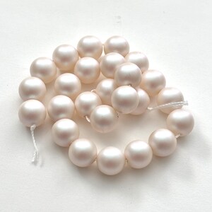 8 mm 25 Pcs #5810 Swarovski Crystal pearl with hole for stringing. Choose color. Pearlcent White