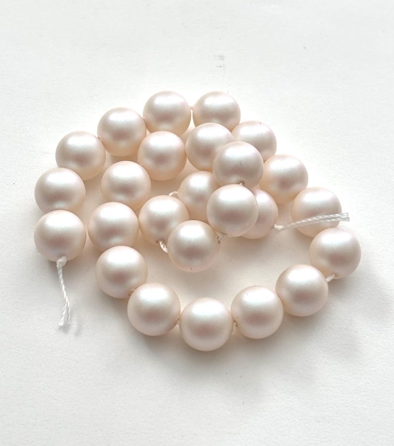 8 mm 25 Pcs #5810 Swarovski Crystal pearl with hole for stringing. Choose color. Pearlcent White