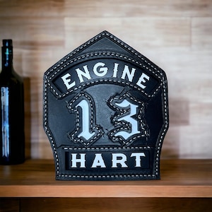 Custom Leather Fire Helmet Shield - Handcrafted Firefighter Helmet Front, Personalized Firefighter Gift, Durable Leather Shield for Firemen bild 5