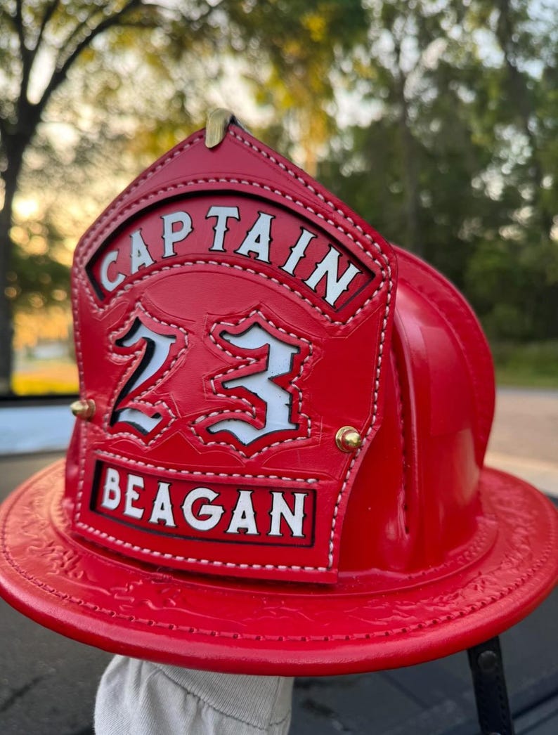 Custom Leather Fire Helmet Shield - Handcrafted Firefighter Helmet Front, Personalized Firefighter Gift, Durable Leather Shield for Firemen bild 3