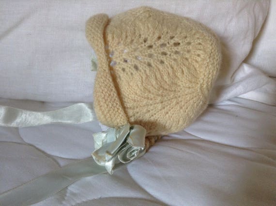 Vintage Hand Knit Baby Hat, Cream Colored Yarn an… - image 4