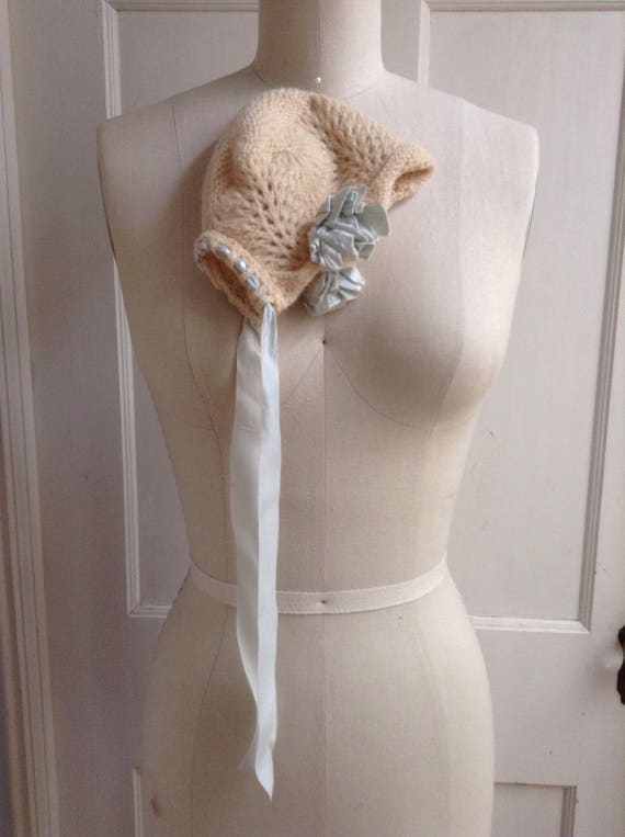 Vintage Hand Knit Baby Hat, Cream Colored Yarn an… - image 6