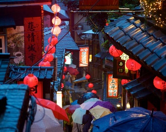 Regenschirme steigen einen Berg Top Market - Jiu Feng, Taiwan - Fine Art fotografischen Druck