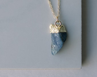 Blue Kyanite Necklace /kyanite necklace gold /raw kyanite necklace / Healing Crystal Necklace / Raw Boho Necklace / kyanite crystal necklace