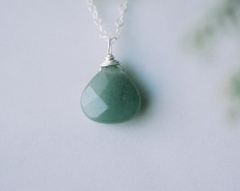 Green Aventurine Necklace •Green Aventurine Jewelry •Healing Crystal Necklace •Aventurine Crystal Necklace •Wire Wrapped Aventurine Necklace