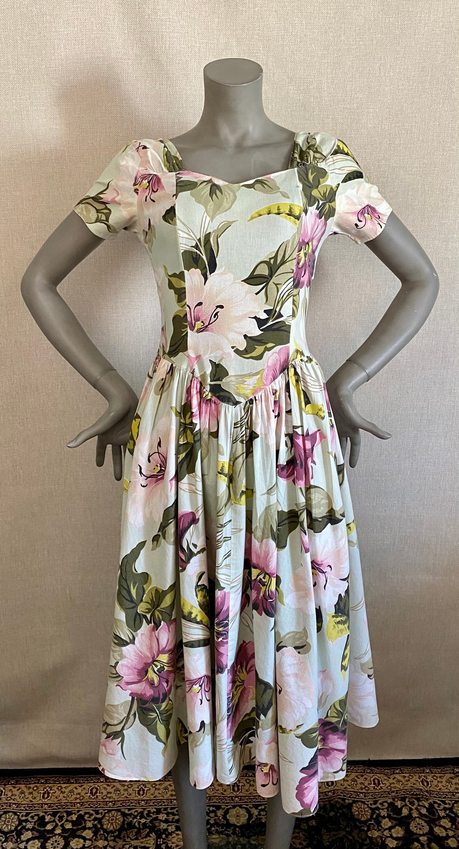 1980's Floral V Waist Dress / 1940's Style / Size 46 Etsy