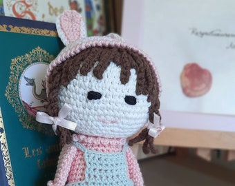Petite fille au bonnet lapin - Amigurumi