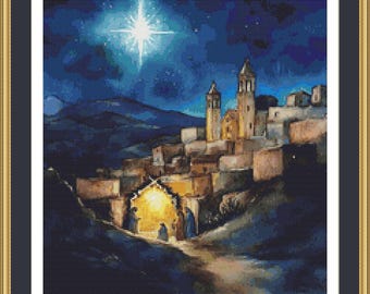 Peut inclure: Une broderie encadrée représentant une scène de village nocturne sous un ciel étoilé. Une étoile brillante brille au-dessus de la ville, avec des bâtiments éclairés d'une lumière chaude. L'œuvre est encadrée en or.