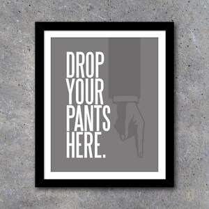 Lavanderia Drop Your Pants Here, Targa in metallo stile retrò, 30,5 x 30,5 cm, decorazione per casa, bagno, fattoria, lavanderia, negozio, divertente decorazione da parete