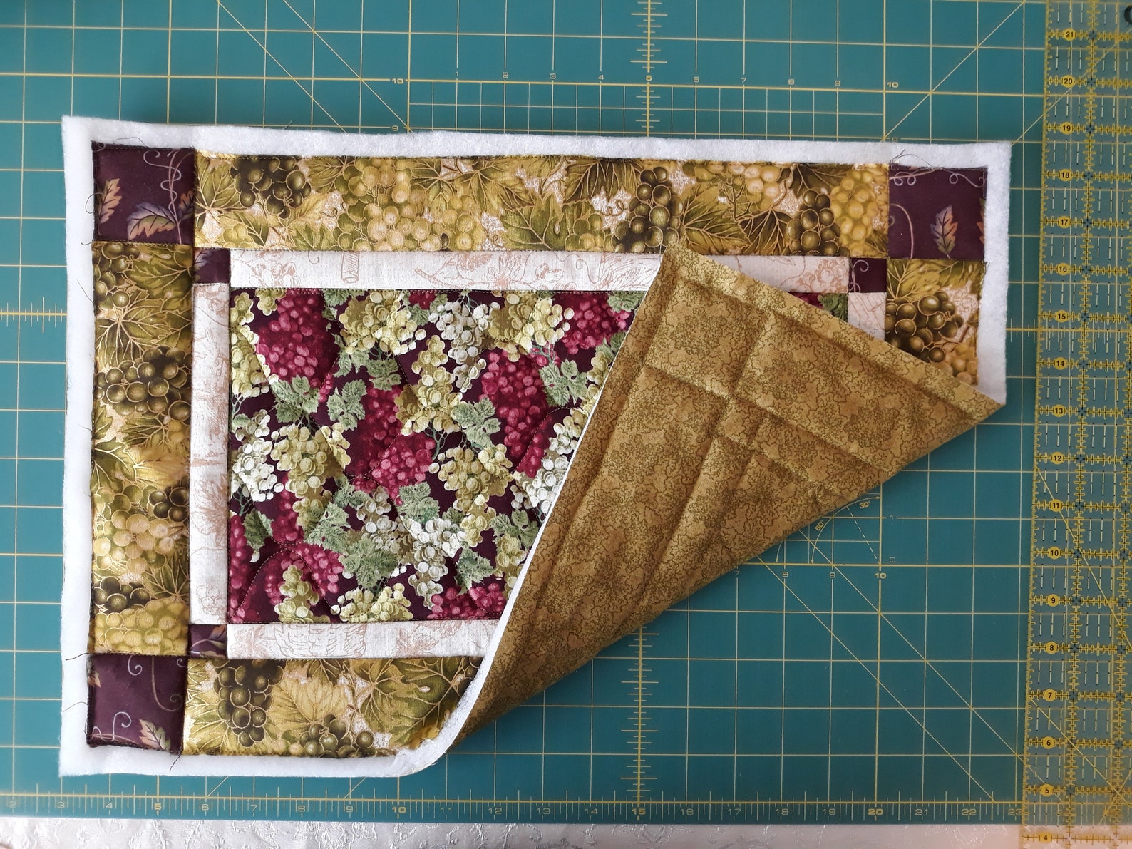 Wine-themed Quilted Placemat PDF Pattern, Pieced Blocks, Easy Placemat ...