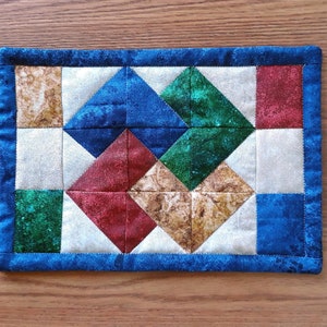 Kartentrick Mug Rug - Gesteppter Becherteppich, PDF-Muster, Kartentrick-Blöcke, Mug Rug Pattern