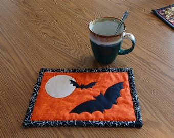Patrón de tapete para taza con murciélagos de Halloween - Patrón de Halloween con técnica de apliques de borde sin rematar - Patrón de tapete para taza acolchado