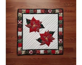 Christmas Poinsettias Appliqued Wall Hanging Quilt Pattern, Christmas Wall Hanging