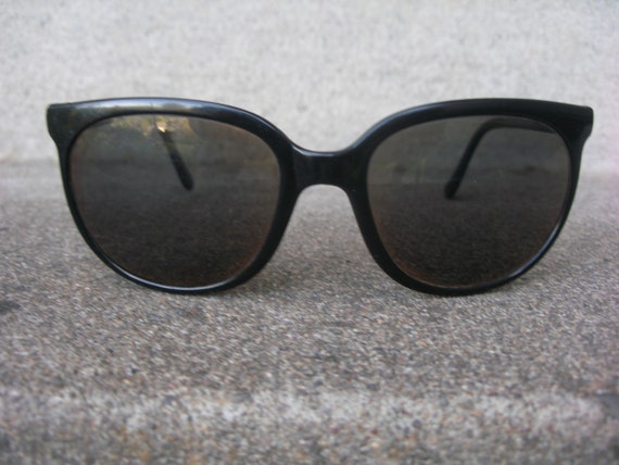 Hobie Polarized Cat Eye Sunglasses, vintage 1980's - image 1