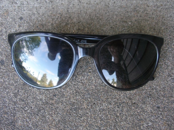 Hobie Polarized Cat Eye Sunglasses, vintage 1980's - image 5