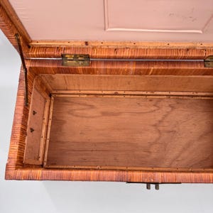 Baúl de almacenamiento chino antiguo de caña y ratán con herrajes de latón de 68,5 cm (27 pulgadas) imagen 14
