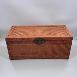 Baúl de almacenamiento chino antiguo de caña y ratán con herrajes de latón de 68,5 cm (27 pulgadas) imagen 6