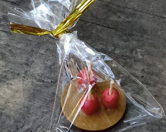 1:12 scale Dollhouse Halloween Candy Apples, Tiny sweet treats for trick or treaters Or poisoned apples for tiny witches and goblins (#10)