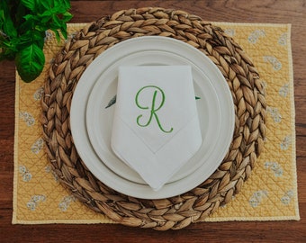 Linnen servet met monogram: persoonlijk geborduurd cadeau