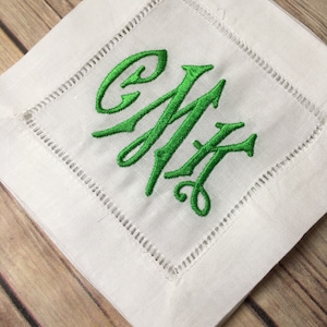 パーソナライズされた刺繍入りホワイトリネンカクテルナプキン、モノグラム入りヘムステッチコースター、パーソナライズされたウェディングギフト、シャワーギフト