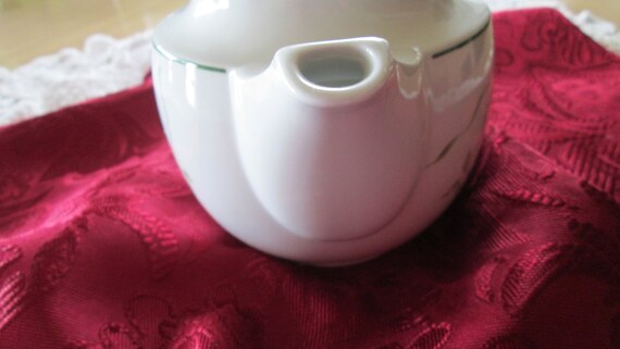 Tasses, soucoupes et pichet à lait digoin modèle sevigne