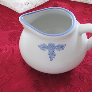 Yorktown Pfaltzgraff 2 Cup Pitcher