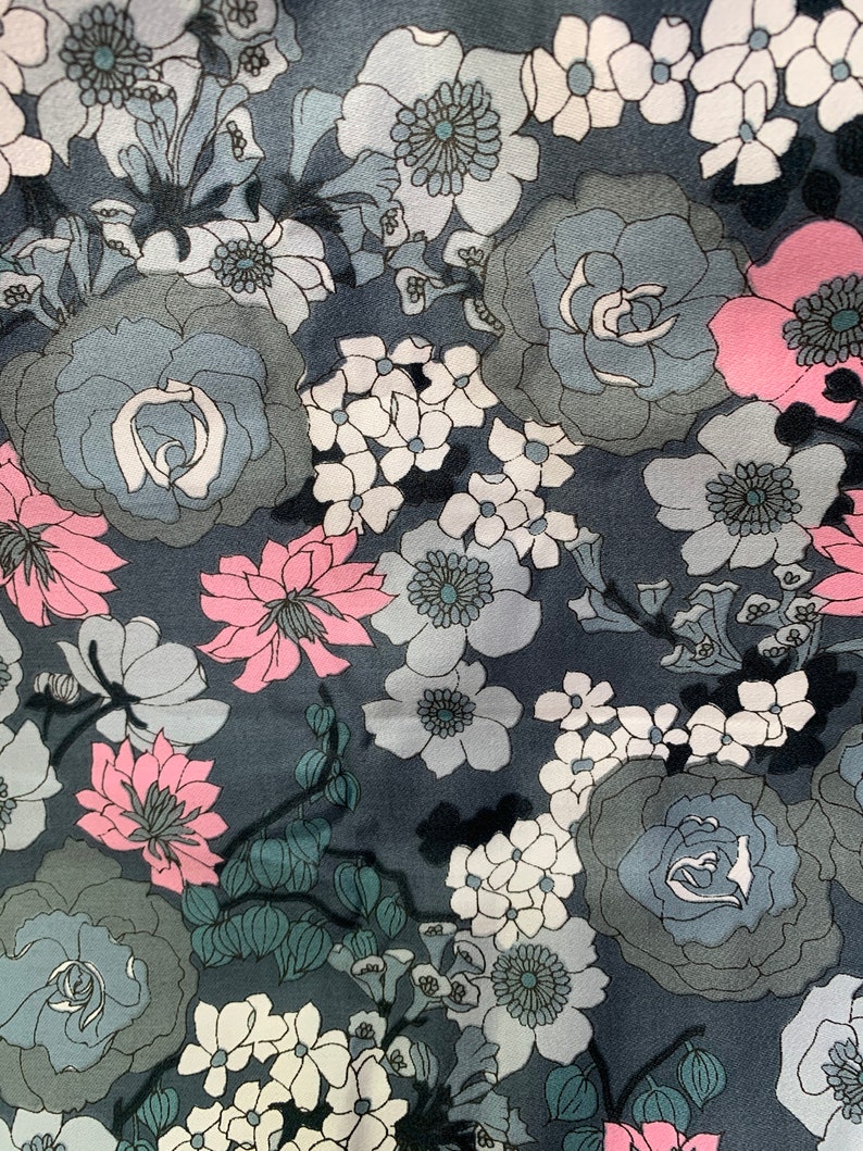 Fabulous Vintage Cotton Floral Design Top Quality And Lots To Work With