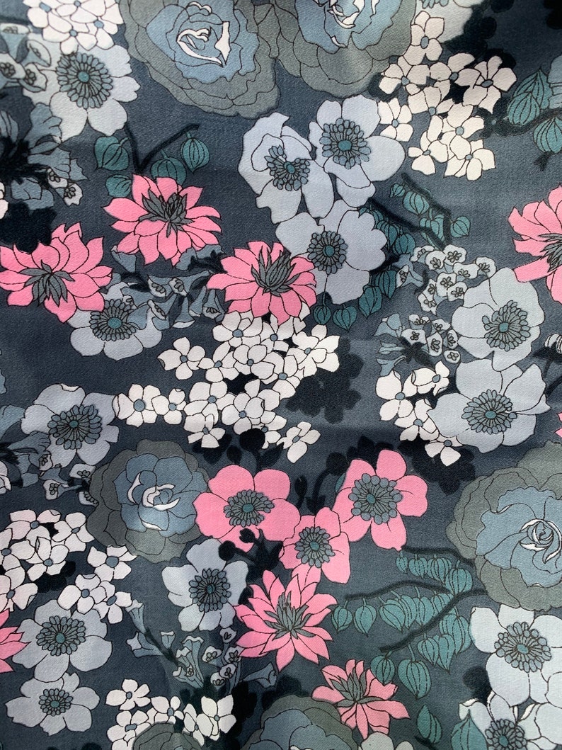 Fabulous Vintage Cotton Floral Design Top Quality And Lots To Work With