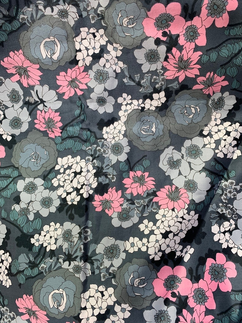 Fabulous Vintage Cotton Floral Design Top Quality And Lots To Work With