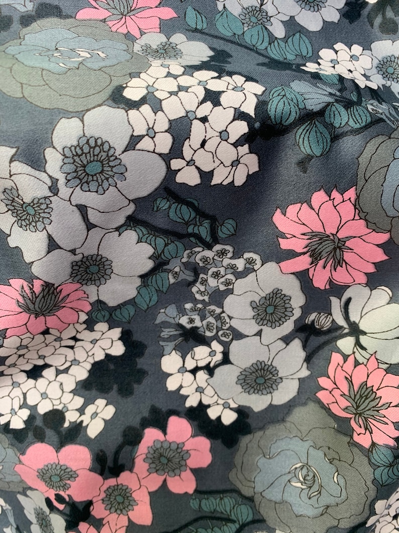 Fabulous Vintage Cotton Floral Design Top Quality And Lots To Work With