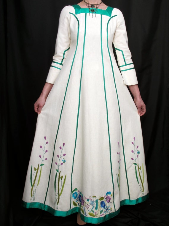 Beautiful Vintage 1970's 70's Josefa Hand Embroide